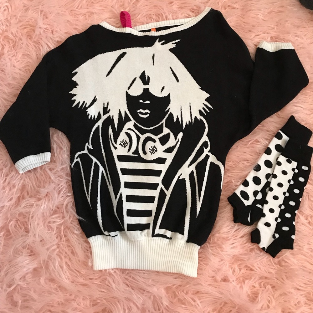 NWOT black & white sweater with matching gloves